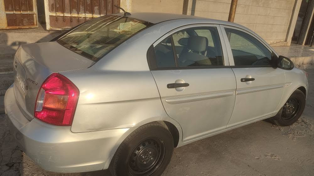 اكسنت 2008 گير عادي السيارة رقم أربيل 
بسمي أنا في كركوك..صبغ بسيط واضح بالصورة السعر 80. ورقة 

***********
