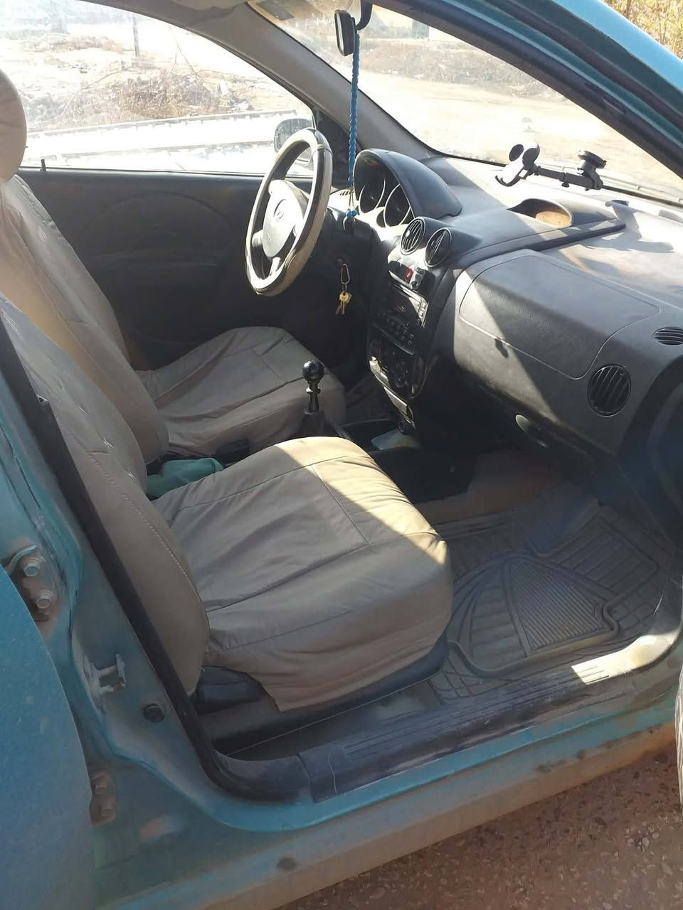 السلام عليكم افيو 2006للبيع بغداد ب اسمي لل 30سنويه وب اسمي تخم تاير حداديه تبريد جاهزة  مكينه مفتوح 1600  باتري جديد منظومه بانزين جديده كهربائيات كامله كبل للشارع عنواني حله ***********
