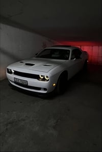 دوج جالنجر 2020 sxt سيارة فتحة داخل ابيض   صدر جديد   تخم تاير جديد   ...