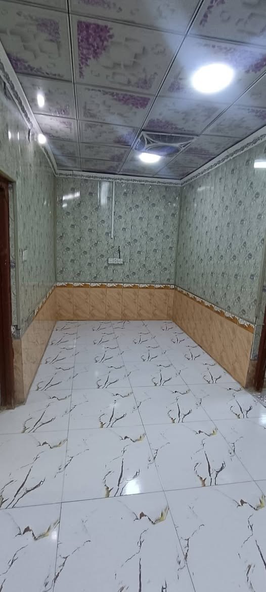 السلام عليكم...
دار خلفي للإيجار الموقع الناصريه حي الحسين قرب مدرسة الاريج وكذلك قرب جامعة العين. 

يتكون من : استقبال * صاله * غرفه * مطبخ * صحيات داخليه وخارجيه مع غرفه كبيره بالطابق الثاني عباره عن مخزن... الدار نظيف وقابل للسكن.

سعر الإيجار ٣٥٠ الف.

---------------------------------------

للإستفسار أكثر زياره مكتب ديار الهلالي للعقارات الواقع في حي العسكري شارع المدارس قرب مدرسه عمار بن ياسر.

رقم الهاتف ***********
