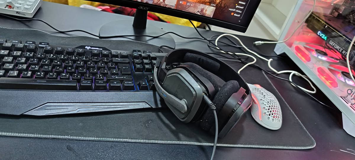 السلام عليكم
للبيع بسبب عدم التفرغ والانترنيت دينة گامز
. تجميعة ألعاب احترافية كاملة مع كافة الملحقات (من الميز للكرسي)، الجهاز نظيف جداً وشغال بامتياز على أقوى الألعاب (PUBG, Warzone, GTA V, RDR2) وبفريمات عالية.
​المواصفات التقنية:
​المعالج (CPU): Intel Core i5-11400 (الجيل الحادي عشر).
​كرت الشاشة (GPU): NVIDIA GeForce RTX 3070 (نسخة EVGA القوية).
​الشاشة (Monitor): Acer ED240Q S3 شاشة منحنية (Curved) بتردد 180Hz لسلاسة خيالية.
​الذاكرة (RAM): سعة 16GB DDR4.
​التخزين (Storage): هاردسك SSD سريع بسعة 1 تيرا من شركة Western Digital.
​النظام: Windows 11 Pro أصلي ومحدث.
​الملحقات المشمولة بالسعر:
​ميز جيمنج وكرسي جيمنج مريح.
​كيبورد وماوس جيمنج مع ماوس باد.
​جويستيك (يد تحكم) عدد 1.
​كافة الكابلات الأصلية (HDMI/DP وكابلات الباور).
​السعر المطلوب  1,500,000مليون ونص دينار (وقابل للتفاوض البسيط للشراي الطيب).
المكان: البصرة ابو الخصيب
 للأستفسار *********** الرقم بي واتساب
