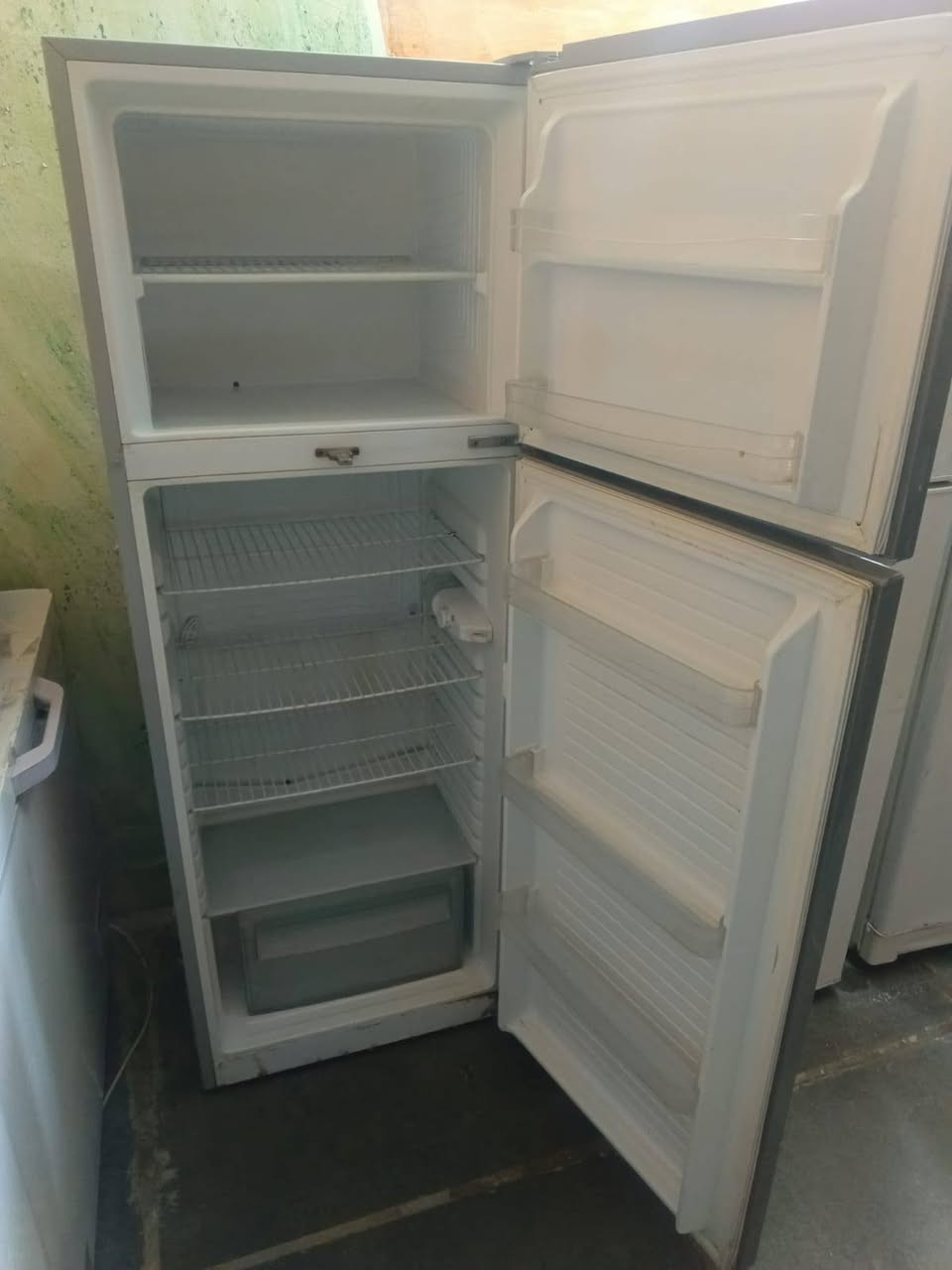 ثلاجه نضيفه شغاله ١٦٥وبيهاا مجال


**إذا كنت صاحب هذا الإعلان وتريد حذفه لأي سبب، رجاءا أرسل رسالة إلى الدعم الفني**