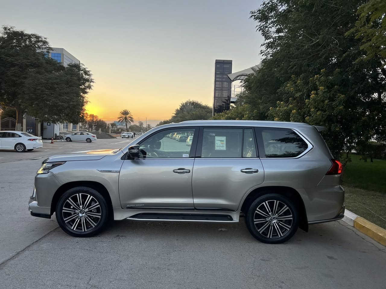 السلام عليكم 
بعد التحية والتقدير 

لكزس 2021 وكالة البريم مكفولة كفالة عامة صبغ بارد تبديل حتى الدعاميات بدون صبغ   بيها بي دي ار بسيط بالجاملغ الامامي السيارة كلش جديدة داخل لا مشخط ولامشكك صدر امامي خلفي وضع الشركة صدر بشرط هزة وفحص ورقم جديد وتراي السيارة زيرو بحالة الشركة 

المواصفات 

ابواب شفط 
فتحه سقف 
داتا شو
اشارة تسلسلية
خمس بصمات 
مري شفط 
ثلاث شاشات 
اربع كامرات 
دبل رادار امامي جانبي 
بردات جانبية 
ذاكرة كشن وستيرن 
‏‎5 كاميرات
تدفئة تبريد كشنات
حساس امامي +خلفي 
دمام خلفي
نظام ملاحة
صندوق بصمه +شفط 
تحكم ستيرن فوول 
كروز قفل سرعه
ستيرن كهرباء 
شفتات بالستيرن 
جكات تصعيد وتنزيل 
ماوس تحكم بالشاشه
هاند بريك بصمه 
ثلاث انظمه قياده ECO +NORMAL +SPORT 
مانع انزلاق
كراسي امامي وخلفي كهرباء 
كراسي اماميه تبريد وتدفئة 
كرسي السايق خزن ميموري متحرك 
كراسي خلفيه تبريد
٨ ايرباك 
ماشيه 55 الف
طفايه بالصدر 
ثلاجه 

مكانها  بغداد العامريه 
السيارة رقم بغداد 
السعر 745$  وبيها مجال

***********
