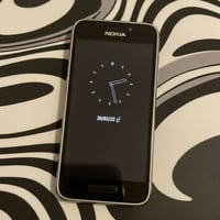 شاشة لمس • بحالة مثاليه • نت وشريحة