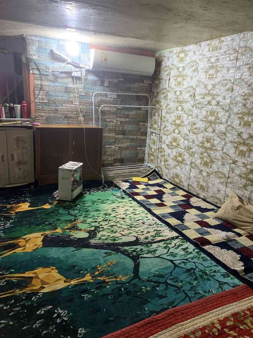 من رخصه مدير الگروب  بيت للبيع مساحه 144 شارع الفلاح قطاع 39 يتكون من خمس غرف
البيت عگاده 
وسند بأسمي 
السعر 155 وبيه مجال
***********
