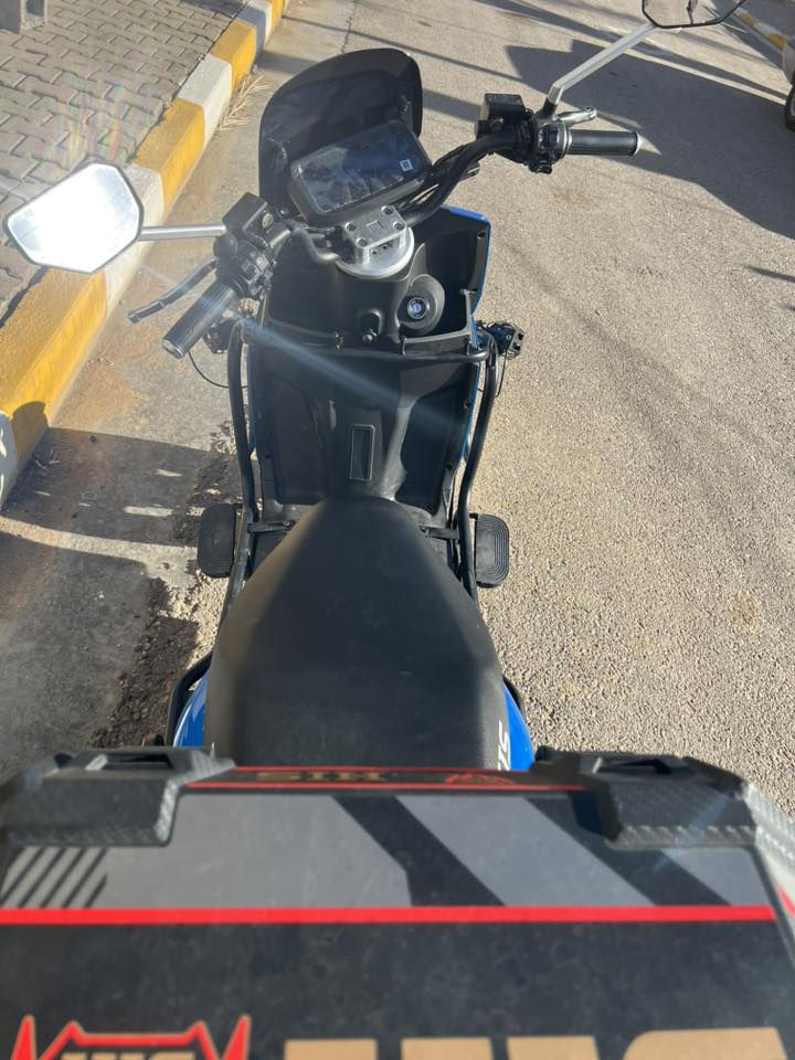 السلام عليكم دراجه شحن للبيع اخوان الدراجه مستخدمه اقل شهر 6بطاريات وإلك الفحص السعر ٧٥٠الشراي يتصل ويدلل ***********
