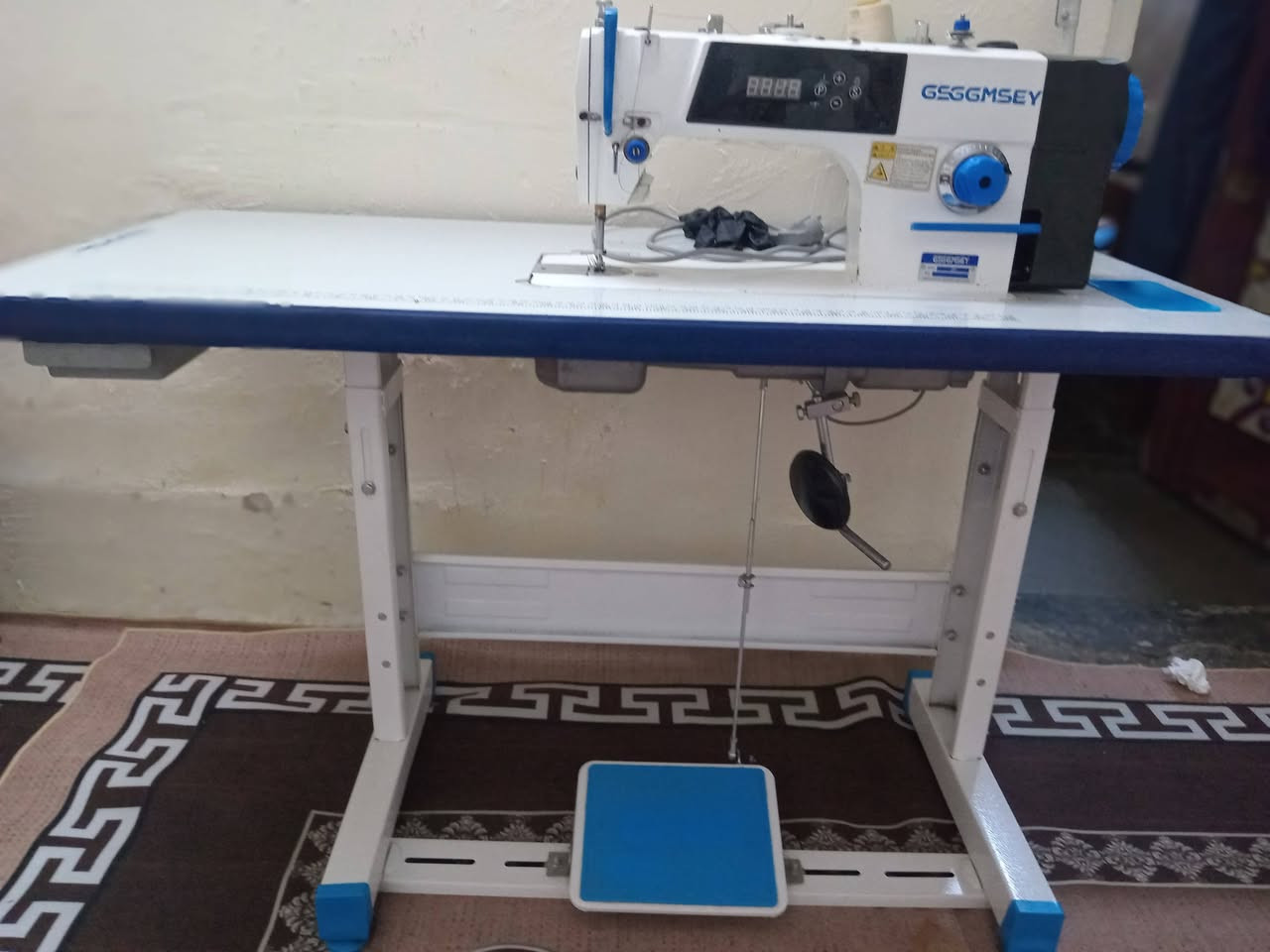 مكينة خياطه صناعيه  صليه الاسم GSGMSEY و التسفزار  على هذا الرقم ***********
