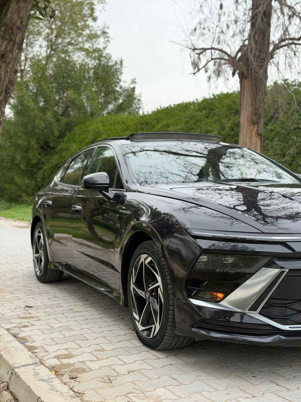للبيع فقط 
 شوف تفاصيله مذكوره كله واتصل برقم
هونداي سوناتا 2024 فول 1/1 
محرك :2500 تنفس طبيعي 
عداد مشي : 18 الف مايل 
مواصفات 
1_بصمة
2_بصمة ابواب 
3_ تشغيل عن بعد 
4_فول بانوراما 
5_لد امامي مع عدسات زنون 
6_ كشافات 
7_اشاير مري 
8_ نقطه عمياء 
9_ لد خلفي
10_كشنات كهرباء 
11_ تدفئة كشنات 
12_شحن واير لس 
13_شاشه تبريد منفصل 
14_ سايد بريك كهرباء 
15_ اوتو هولد 
16_كير تعليك 
17_ شفتات ستيرن 
18_بصمه جنطه 
19_مانع انزلاق 
20_تحكم وضعيات قياده 
21_شاشه متصل مقوسة 
تدعم خراىط وكاربلي 
22_رادار امامي وكامره رادار 
23_كامره خلفية دقه عاليه 
24_حساسات اوتو ستوب 
25_فول تحكم ستيرن مع قياده ذاتيه 
مرقم اربيل الدولي الجديد 
(تحويل مباشر )
سياره بيها جاملغ صبغ وطرف البنيد 
بدون دواخل شرط وباقي سياره كفاله عامه لا رصعه ولا شخط وصور حادث مرفقه وي الصور ايرباك برده واستيرن وراجع سستم 
مكاني بغداد قرب علوه الرشيد يم القوس اي استفسار الاتصال بلرقم 
 #ا_***********_
 #ا_***********_
