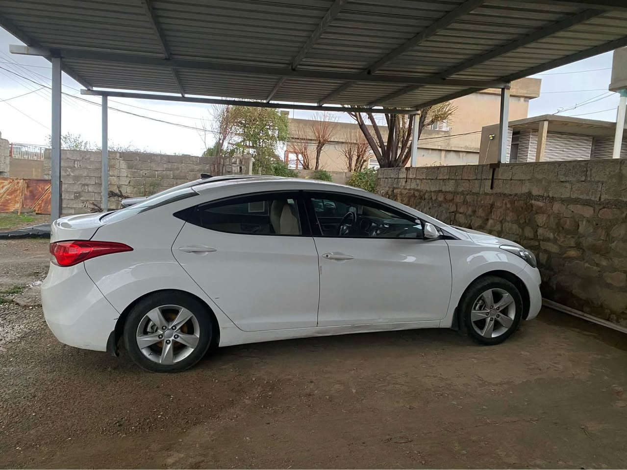 HYUND ALANTR 2012
مۆدئل ٢٠١٢ سیارەکە هیجی نیە بئ سبوخە  بەس دۆسەکانی دو قۆپی هەیە بئ مەسرەفەو هیج مەسرەفئکی تئدا نیە رەقەمو هەزەو سەنوی هەموی نوئیە گئرو مەکینەی بە شەرتە ٤ تایی نوئی لەسەرە تحویلو بە ناوکردن بە شەرت 
ژ.م *********** أربيل, العراق
