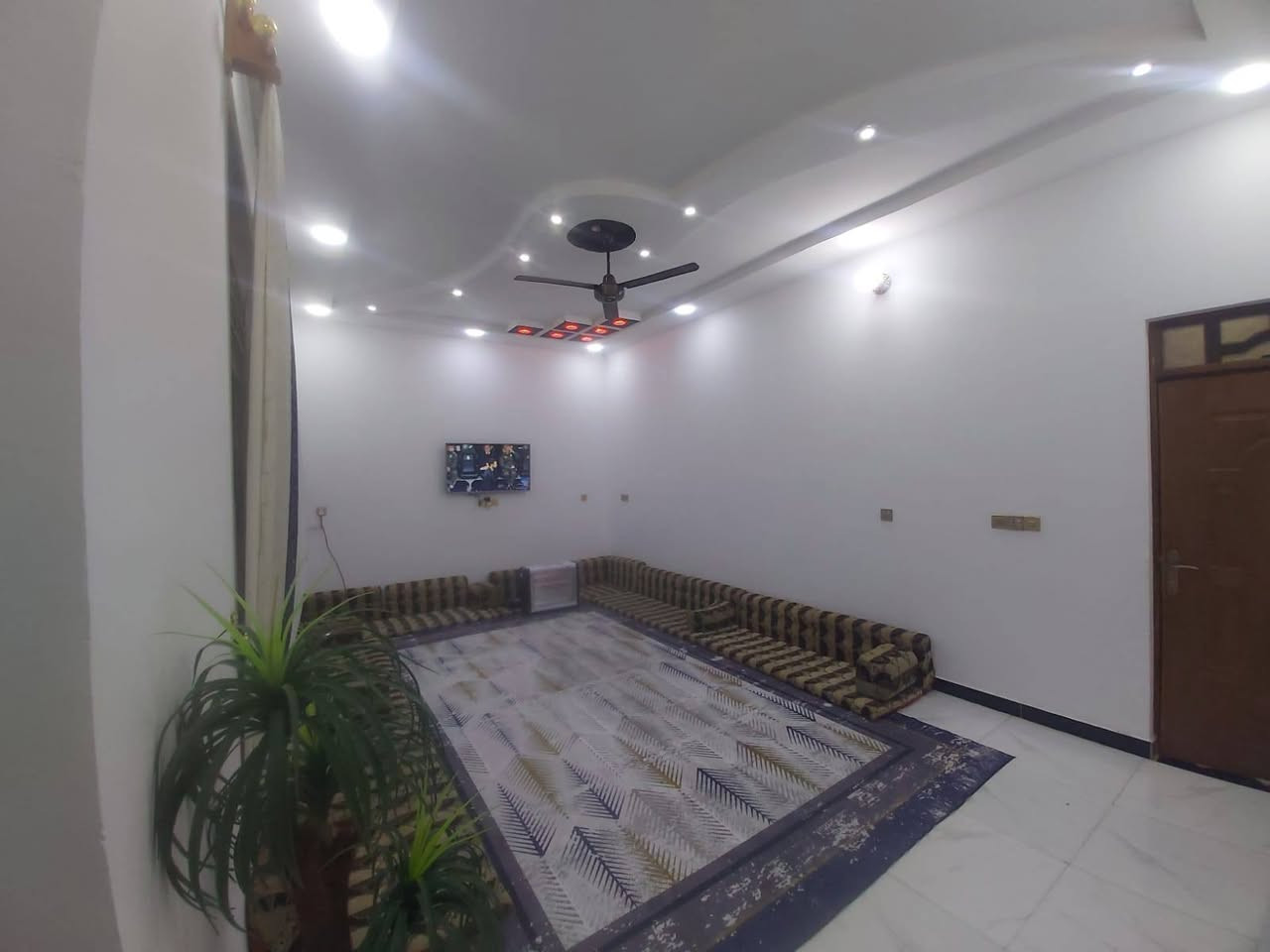 دار للبيع 
الماجدية منطقة سيد جميل شارع عشرين قرب اسواق ناي طابو زراعي عثماني ملك صرف ركن كافة الخدمات بناء حديث شغل كله درجه اولى مساحه ٢٢٠ متر غرفتين نوم وصالة وديوانية ومطبخ وصحيات داخلية وخارجية والطابق الثاني بس الصالة كاملة على طول البيت للاستفسار الاتصال ***********
