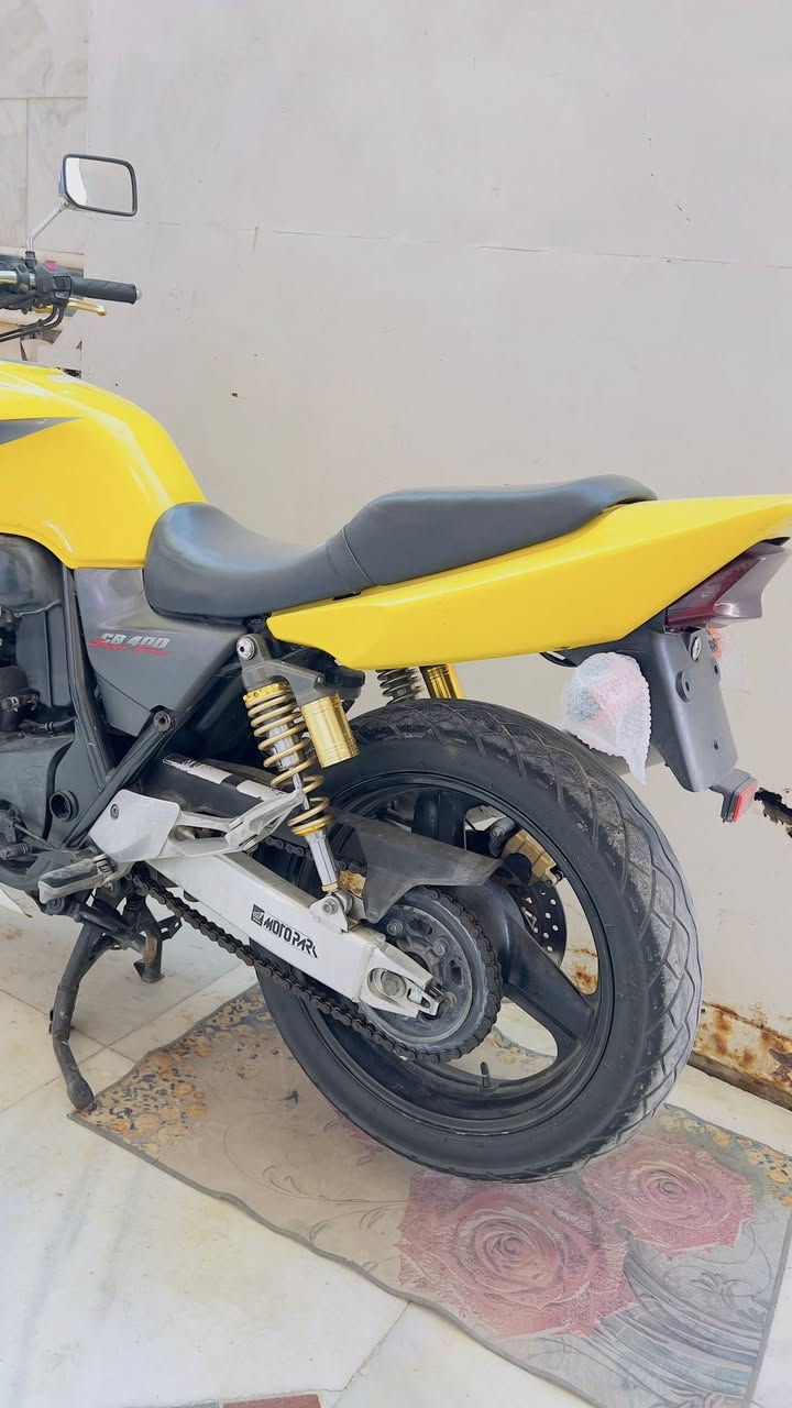 سيبي 4. كفاله عامه. لون مميز ( 19)) بيها مجال قليل  حك جيه 

    *********** (( عماره ))
