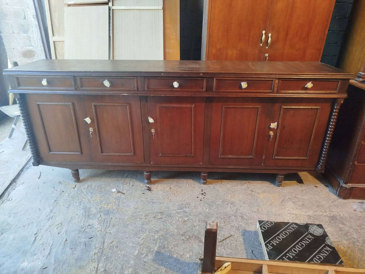 بوفيه مترين ونص للبيع حطاطه شرط الخشب الثقيل السعر المطلوب 150 وبيها مجال مع نقل


**إذا كنت صاحب هذا الإعلان وتريد حذفه لأي سبب، رجاءا أرسل رسالة إلى الدعم الفني**