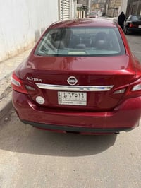 سياره ALTiMA  موديل 2018 نضيفه بيها ضربه بالجاملغ الامامي وطخات بسيطه ...