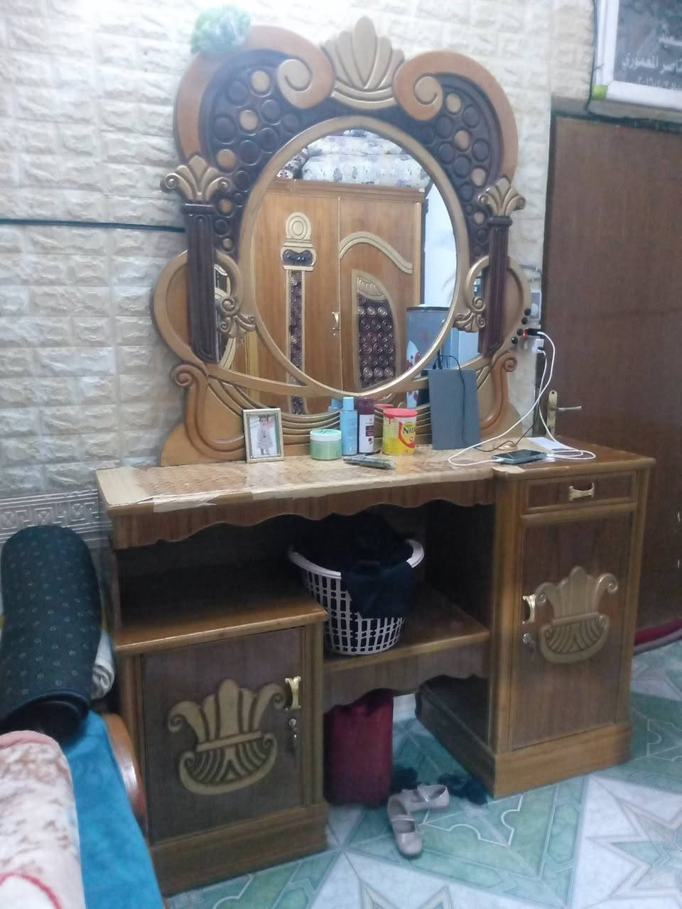 غرفه كامله للبيع سعر خاص 

***********

