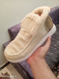 نسائي قياس خاص 43 ب15الف للحجز خاص او واتساب 07763364064