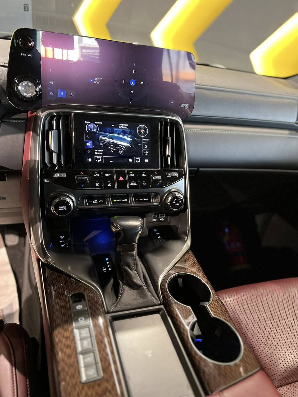 سلام عليكم ليكزس 
LX600 2023
Turbo Sport 
مواسةفات بريمي رقةم واحد داخل احمر 
25 سماعة داتاشو 
فوول مواسةفات
سيارة مكفولة كةفالة عامة 
***********
