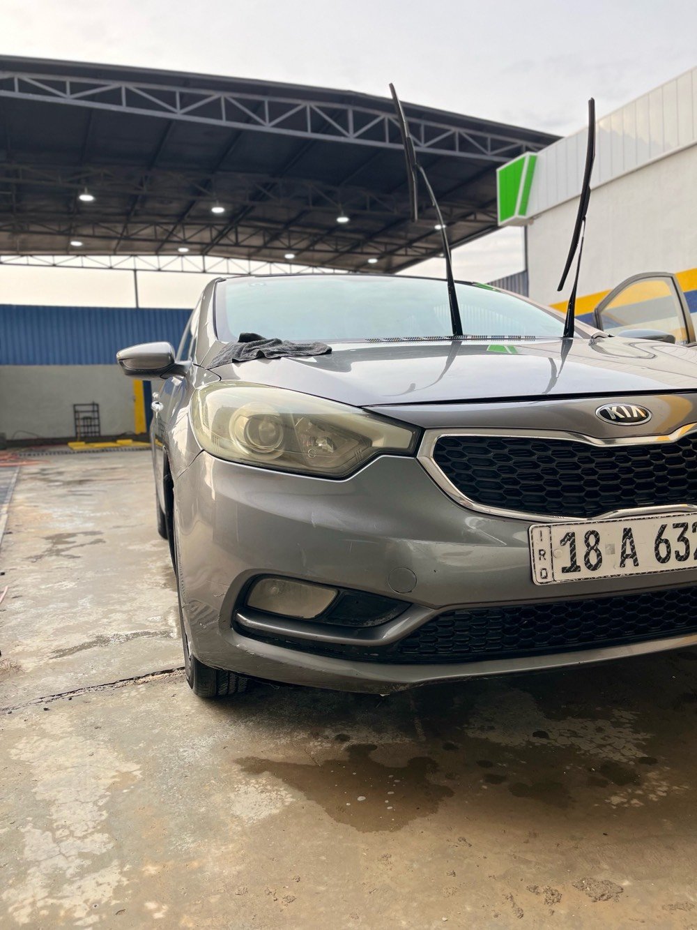 سلام عليكم سيراتو موديل 14 البيع مواصفات عاديه سياره بيها باب خلفي جه سكن مبدل وشويه بيها حالوب بل قماره وبيها شويه باردات سياره مكينه 1600ماشيه 450 الف ناقصه حداديه الصدر 
رقمً بابل مشروع وطني 
