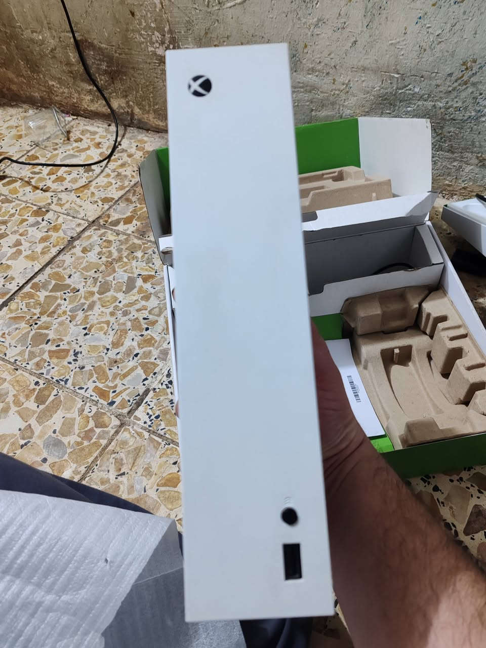 السلام عليكم شباب عندي سيريس اس جديد بلكارتونة اصدار ٢٠٢٢ الجهاز وملخاقة الأصلية فقط السعر ٣٥٠ وبي مجال عنوان بغداد الشعلة وهذا رقمي ***********
