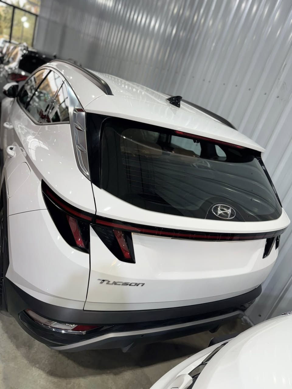 توسان موديل ٢٣ كفاله عامه حته من البارد فول  مواصفات
عدا البنوراما ومعروفه مواصفات التوسان 
السياره بحاله الوكاله ماشيه (١٧) الف 
الرقم (***********)
