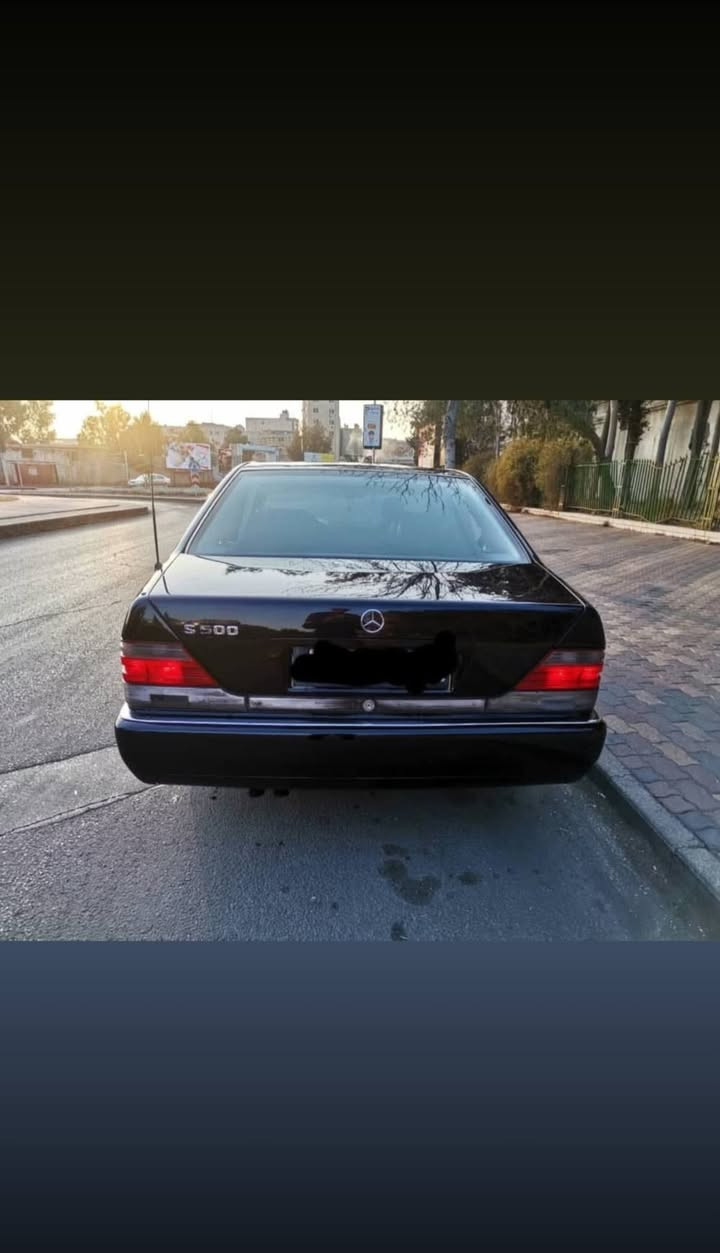 سلام عليكم من رخصة الادمن مارسدس شبح موديل ١٩٩٥ السياره نضيفه وحلوه مصبوغه جماليه فقط محرك 8V.. 500 داخل خارج كلها بلاديه نضيفة تخم دبلات صدر كامل مسويلها السعر (69) وبيها مجال بغداد رقم الاستفسار (***********)
