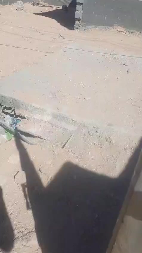 السلام عليكم
بيت للبيع موقعه بشارع 80 المساحة 170
البناء غرفه و هول ومطبخ و صحيات داخليه وخارجية البيت بي نقص بس بورك وبيتونه وارضية  و البيت بي معاملة بالطابو الاستفسار الأتصال على الرقم ***********
