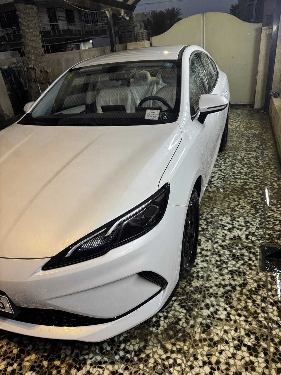 السلام عليكم 
سيل 5 للبيع زيرو 
مرقمة بغداد باسمي 
كل ملحقاتها كامله (شاحن اصلي ارضيات حوضيه اصلية الفوم والماسحات وباقي الغراض)
العنوان بغداد حي القاهرة قرب كلية الرافدين
السعر 19100
الموبايل ***********
