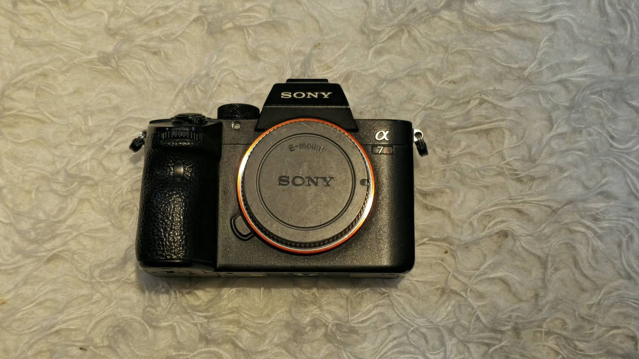 Sony R3 
مستعلة شتر (143097 )
نظافة  90% 
سعر: مليون 550. الف 
 للتواصل.: ***********
