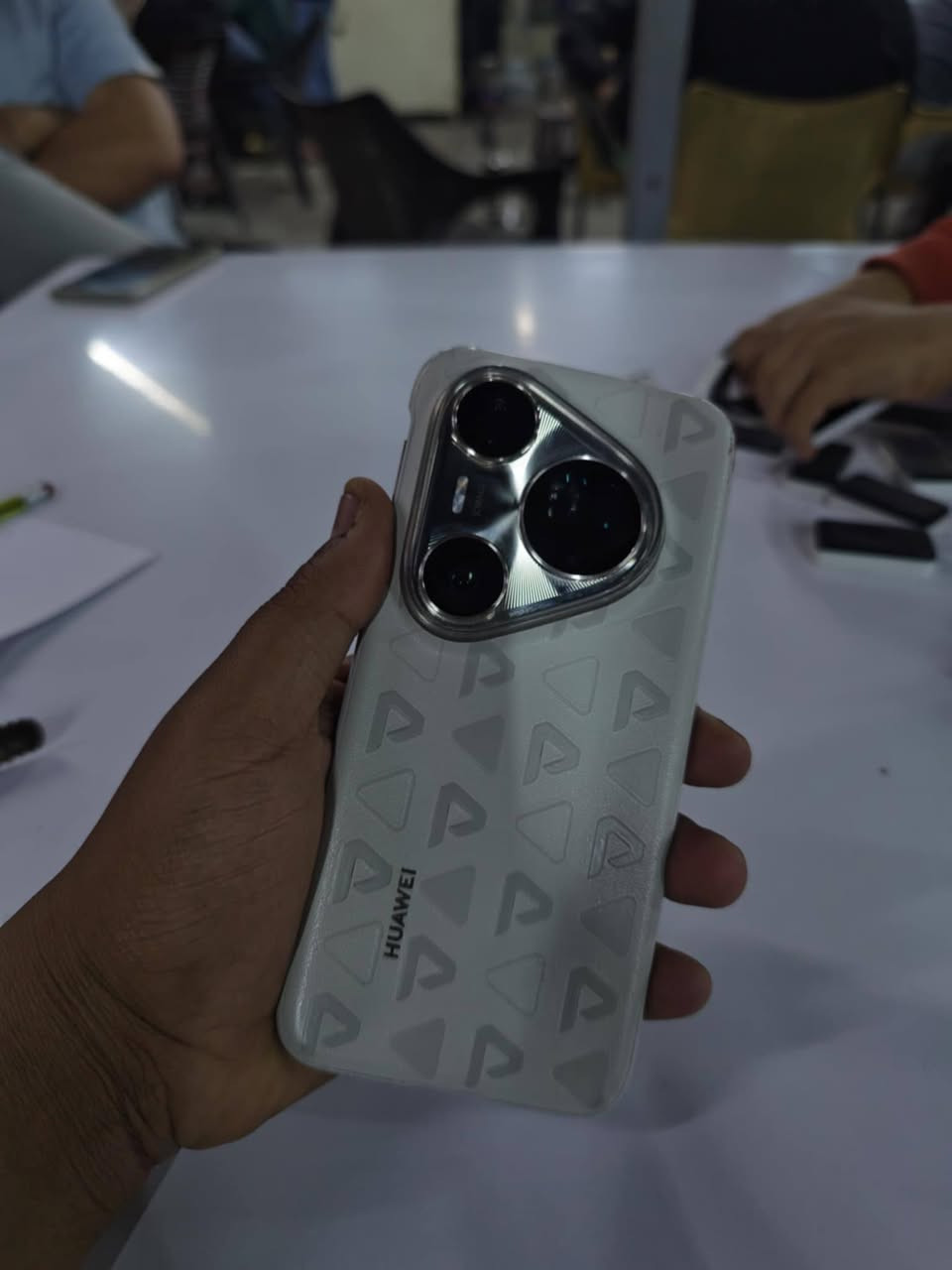 HUAWEI Pura 80 Ultra
مستخدم قليل كلش ملحقاته كامله
512/16
للمراوس او بيع ب١٢٠٠ قفل مكاني شعب ***********
