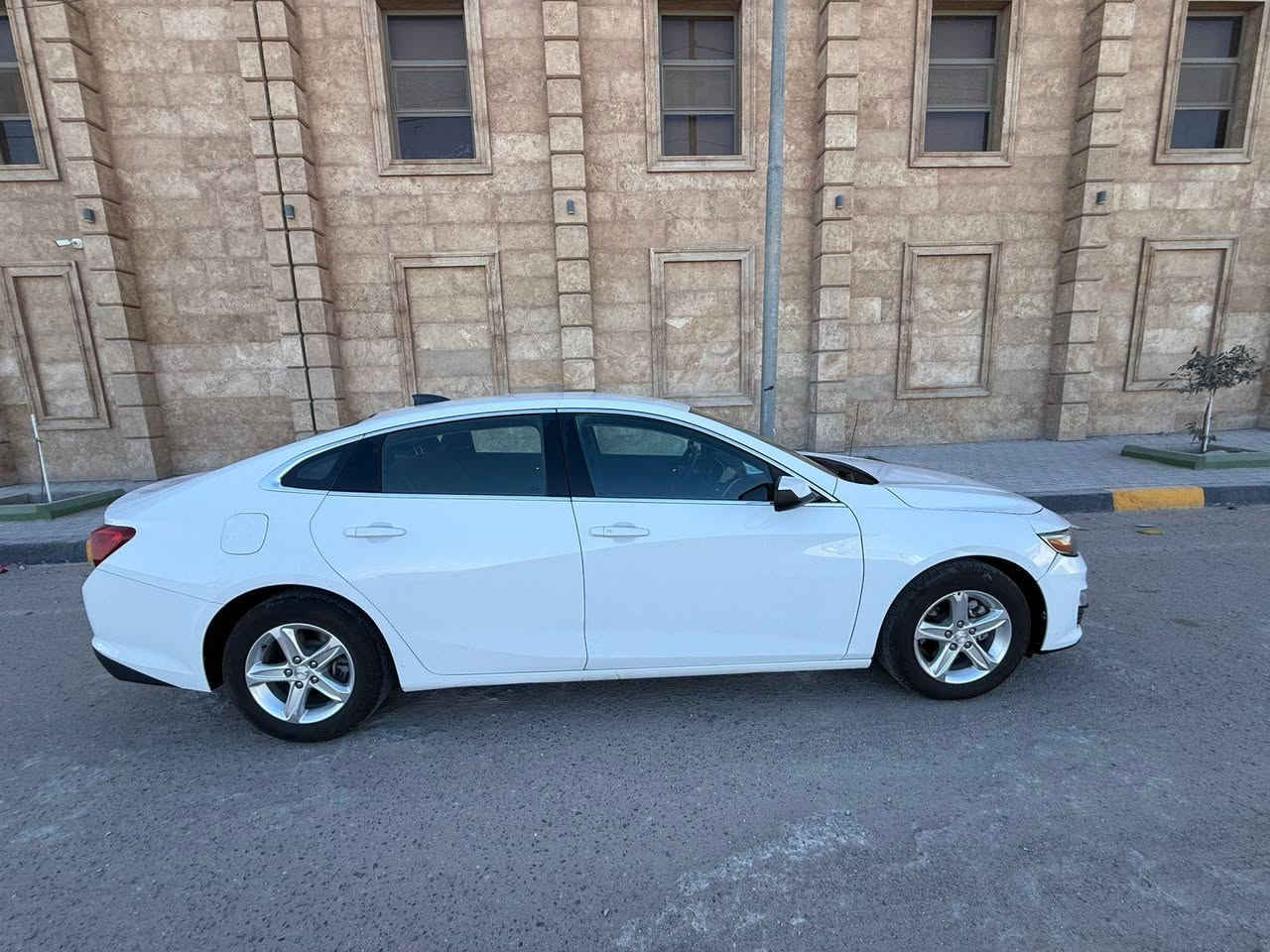 مديل 21 
Lt
رقم بغداد ماشيه 38 الف استخدام موظفه
بيهه باب خلفي عكس السايق مبدل فقط 
وبيه بارد صغير
مكانه بصره السعر 135 السيارة كلش نضيفه 
مكلف بلنشر
*********** البصرة, العراق
