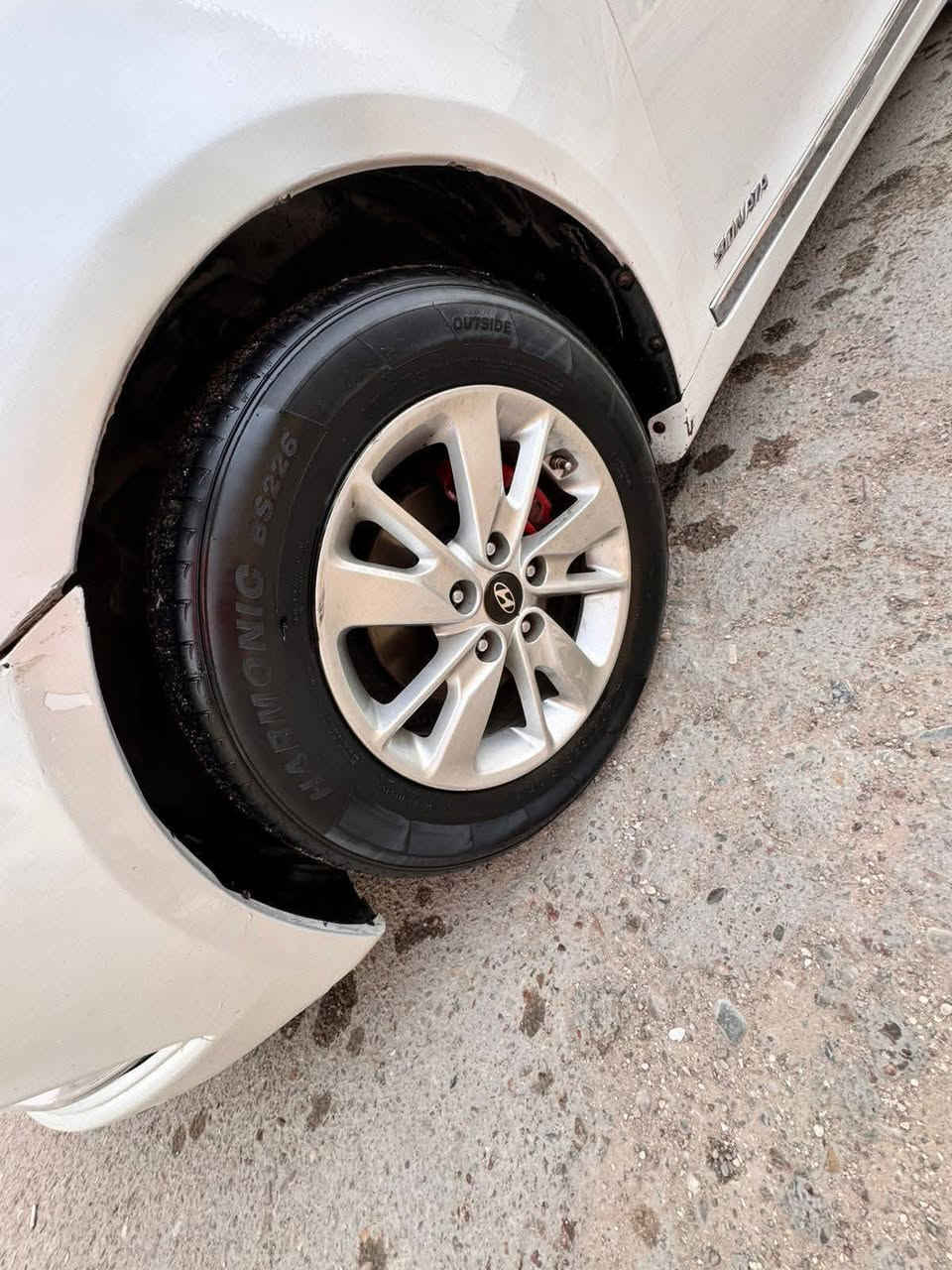 #اللهم_صلي_علئ_محمد_وال_محمد
#السلام_عليكم

 سوناتا 🤩

موديل 2014 😉
سياره مال جناي متعوب ومصروف عليه
وارد كوري بانزين 😎
 حادثها صبغ بابين الأيمن وجاملغ الايسر
محرك 2000 دوش ✌️

لون ابيض سلفر ☺️
   🌹
حداديه كله جديده صدر امامي وخلفي بالجيس 🏵️
دوشمه وغرفه بالكامل جديده
محرك وكير مكفولات  🤗

ماشيه 112 ميل ✈️
سياره كلشي مناقصه متصرف دينار عليها 
رقم واسط 29  انكليزي مصفره هيئه وغرامات 
هزه وسنويه جديده
السياره عليها ادامه كامله 
جويتر حساسات نوزلات بلكات 
منضومة بانزين كامله جديده

بصمة تشغيل 
بصمه ابواب
حساسات عند الاقتراب 
رايدها.  120$ ✈️

بيها مجال للطيبين
 العنوان بغداد حي النصر 
رقمي *********** ❤️
