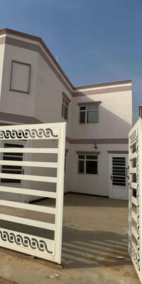 المناذرة • ٢١٩م • ٤ غرف