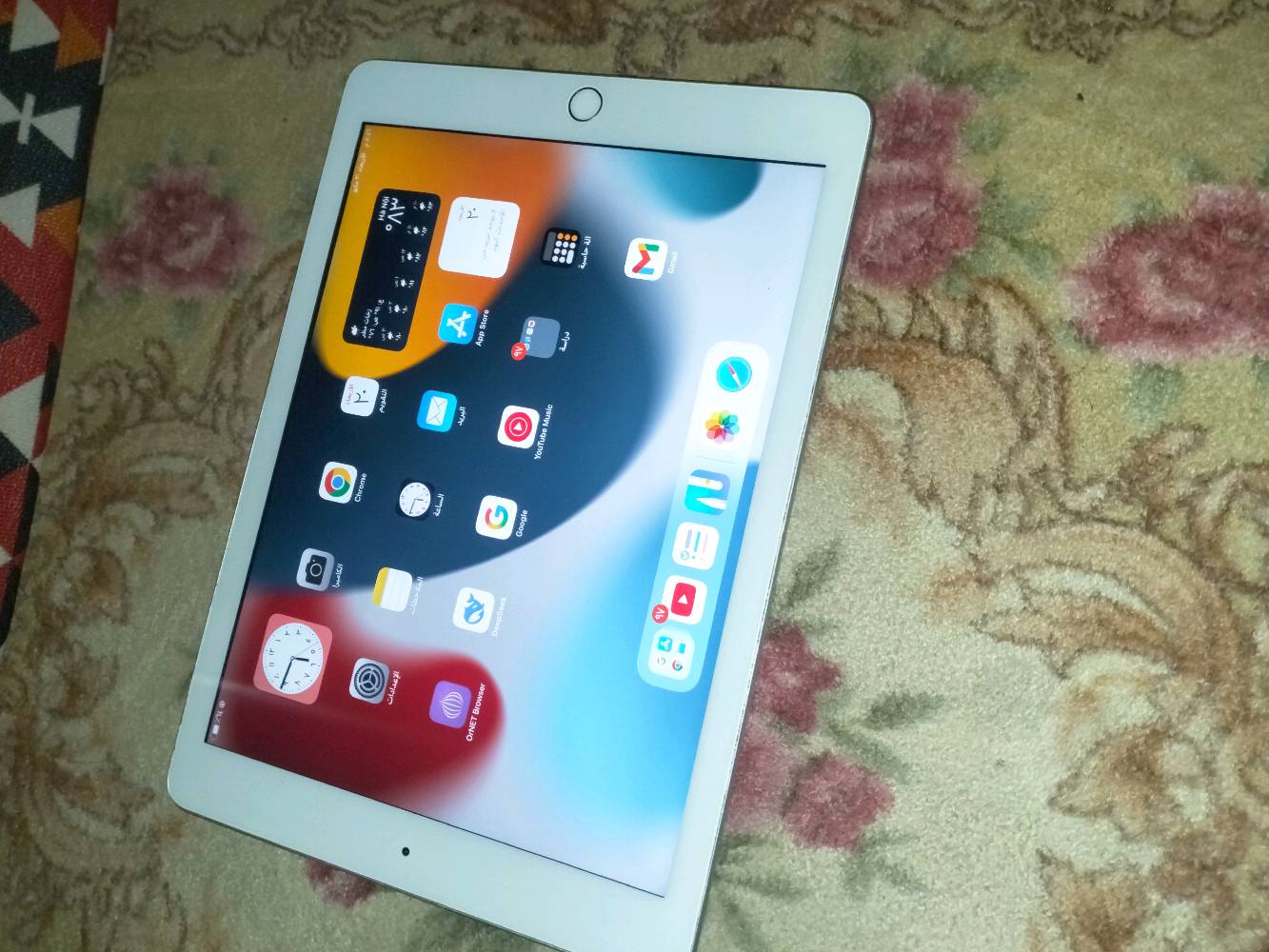 السلام عليكم شباب، عندي آيباد 6 (iPad 6th Gen) نظيف كلش وأخو الجديد، رايد أبيعه وبكل صراحة هاي مواصفاته وتفاصيله بدون لف ودوران:
النسخة: أمريكية أصلية (LL/A).
الذاكرة: 32 جيجا.
النظافة: الجهاز الخارجي والشاشة نظافة 100%، ما بيه أي شخط أو كسر، وكلشي بيه أصلي (ما مفتوح ولا مصلح سابقاً).
الأداء: الجهاز طيارة بالدراسة، اليوتيوب، المنصات التعليمية، وتشغيل الألعاب مثل ببجي وغيرها.
الملاحظة الوحيدة إبراءً للذمة: الجهاز يشحن طبيعي 100% بس وهو مطفى عدا هذا الجهاز لوز وما بيه أي نقص والبطارية تطول.
ممكن تكلي شنو سعة البطارية/حالتهــا هسه تقريباً، وهل يجي ويا شاحن أو سلك أو كرتون؟: 
سعه البطارية 89
شنو لون الجهاز بالضبط، وبي أي ملحقات أو لواحق إضافية مثل كفر أو قلم؟: 
لونه سلفر
وين موقعك بالعراق حتى المشتري يعرف مكان الاستلام والفحص؟: 
بغداد مدينه الصدر
هل بيه حساب iCloud/Find My مفعل لو راح تسلمه مفصول وجاهز للبيع؟: 
ما بيه ايكلود