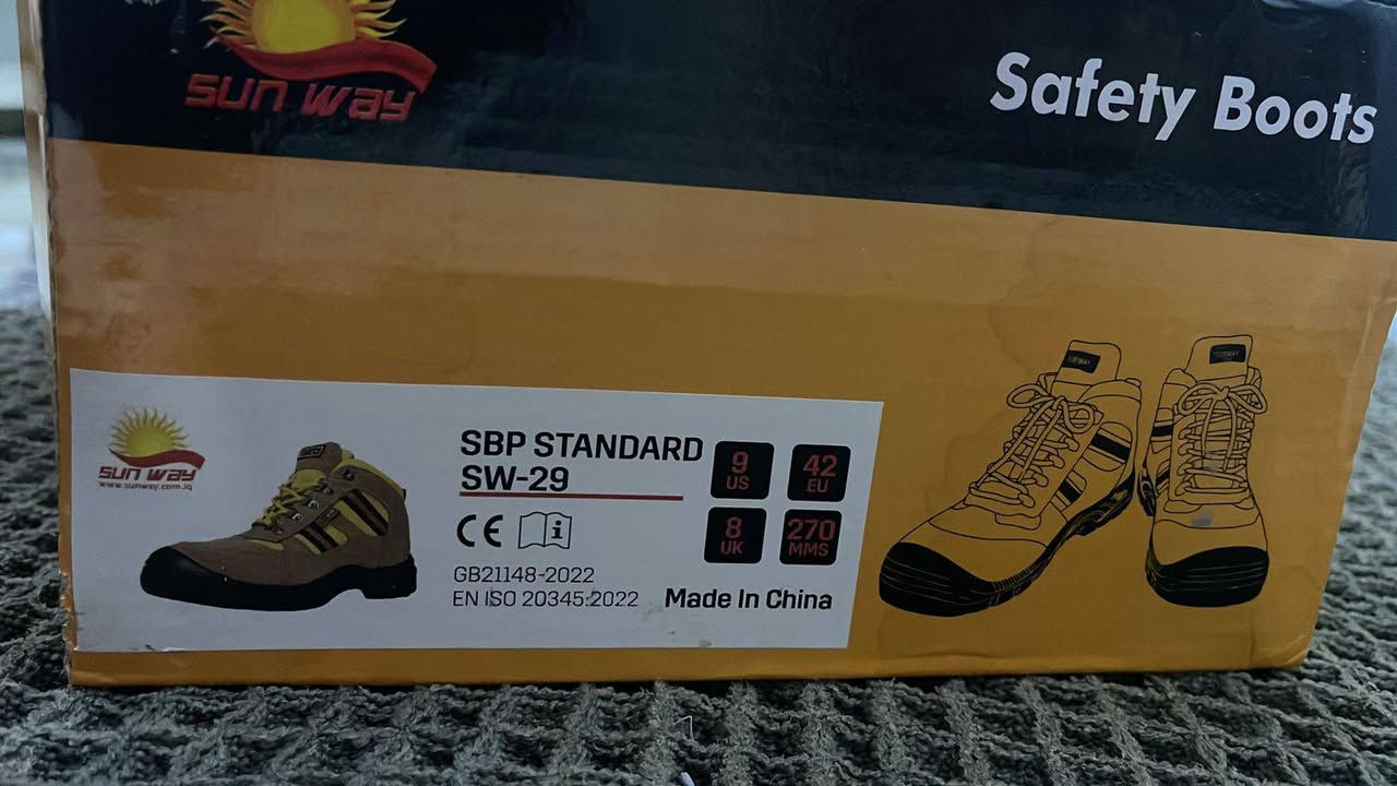 سيفتي رجالي قياس ٤٢ 
ماركه sunway 
جديد كارتون 
السعر ٥٠


**إذا كنت صاحب هذا الإعلان وتريد حذفه لأي سبب، رجاءا أرسل رسالة إلى الدعم الفني**