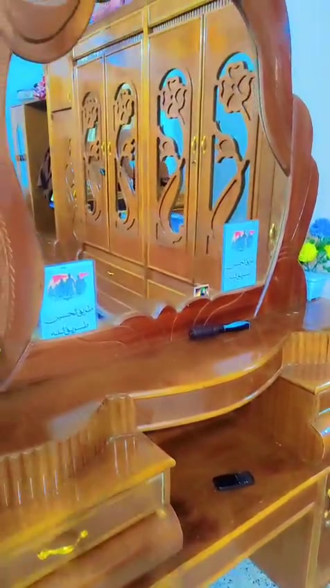 غرفه اخشاب نضيفه مثل ما موضحه بالصورة  للبيع سعرها مليون و 250 وبيها مجال مكانها الاسكان قرب مركز النهضه موجود واتساب ***********
