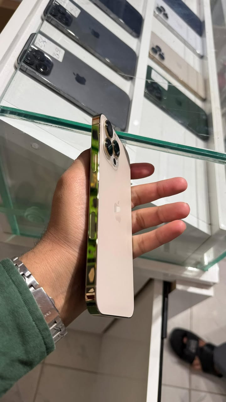 سلام علكيم 
13 برو ماكس 
بطاريه 82
أمريكي 
مامفتوح نضيف 
مكان سماوه 
***********
