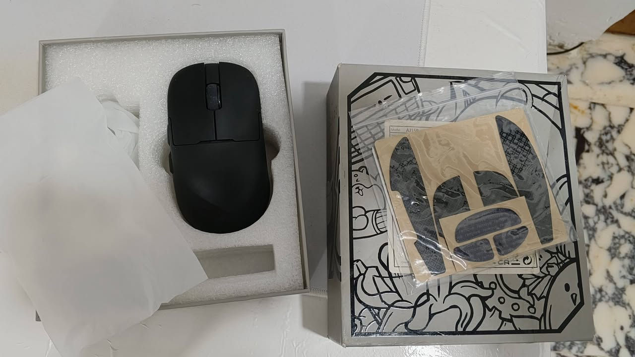 السلام عليكم شبابنا الطيبه 
ماوس ajjaz 159 apex 
الماوس لا باله ولا امزون 
استخدام شخصي فقط وكلش قليل وسبب البيع كاعد اصفي ماوساتي لان عندي 4 ماوسات 
الماوس 8k هرتز 
وياه جارج شاشه ديجيتال 
سنسر 3950 احدث سنسر بالعالم 
كلكات اوبتكال سوج يعني انسى الدبل كلك 
سعره 50 الف قفل


**إذا كنت صاحب هذا الإعلان وتريد حذفه لأي سبب، رجاءا أرسل رسالة إلى الدعم الفني**