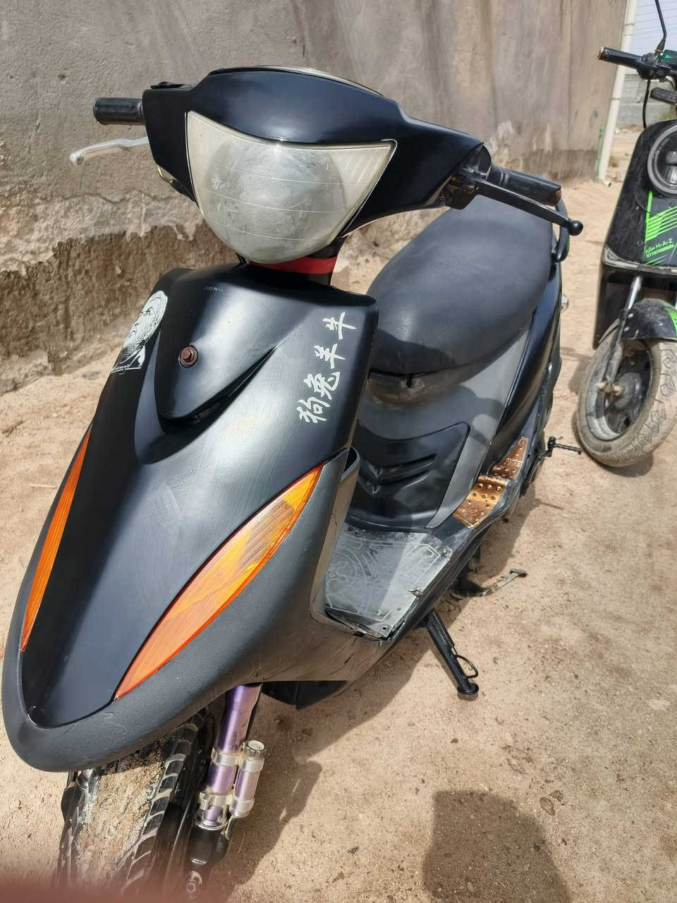 دراجه ماكس نضيفه كلش مفتوحه مره وحده دراجه شغاله كلشي شغال بيها خير من الله سعر 600 بيها مجال ***********
