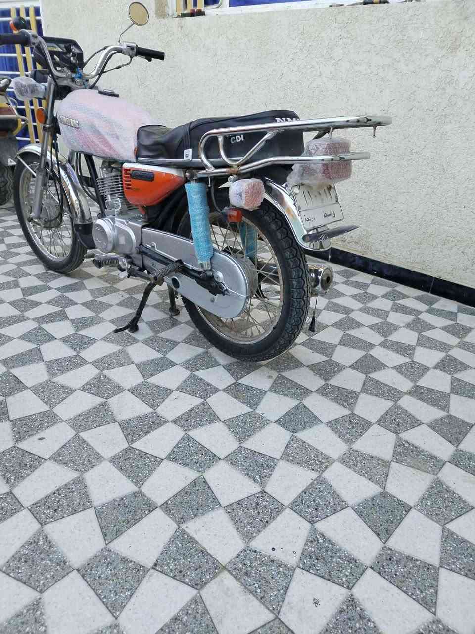 دراجه للبيع السعر 700 مكاني السفحه ***********
