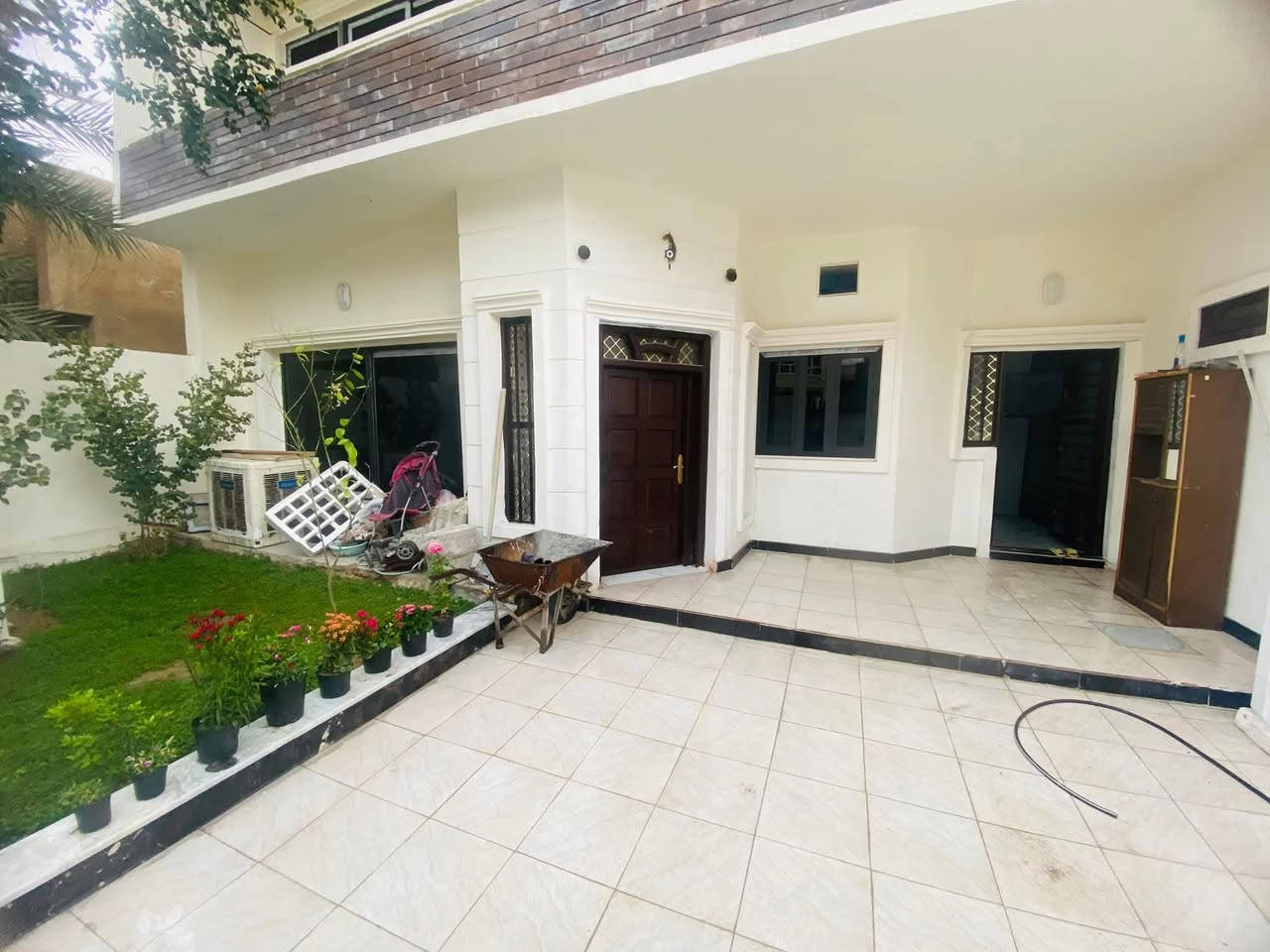 سلام عليكم ورحمت الله
طابو صرف بأسمي 🏡 دار للبيع – موقع مميز في بغداد / الكرخ
📍 العنوان: الكرخ/ شهداء البياع / الرفاق الثانية
قرب شارع المضخة الأول
🔹 تفاصيل العقار:
المساحة: 200 متر مربع
الواجهة: 10 متر
النزال: 20 متر
 (موقع مميز)
🏠 مواصفات الدار:
(4 غرف نوم كبيرة/صالة /هول داخلي/مطبخ حار /مطبخ بارد (كبير)/3/صحيات/منور/كراج/حديقة/سطح عالي)
✨ المميزات:
90% من البناء حديث (2024)
موقع ممتاز ومرغوب
شبابيك سلايت ألمنيوم تفصال اخر موديل 
أبواب صاج 
وزره  مرمر اسود 
محجر درج زجاج أسود
أرضيات بورسلين إسباني
بناء ممتاز

📞 للاستفسار:
*********** محمد حميد
📲 متوفر واتساب
... ملاحضه تم تنزيل سعر عن سعر سابق.
#عقارات #عقار #عقارات_بغداد #بغداد #الكرخ #العراق #دار_للبيع
