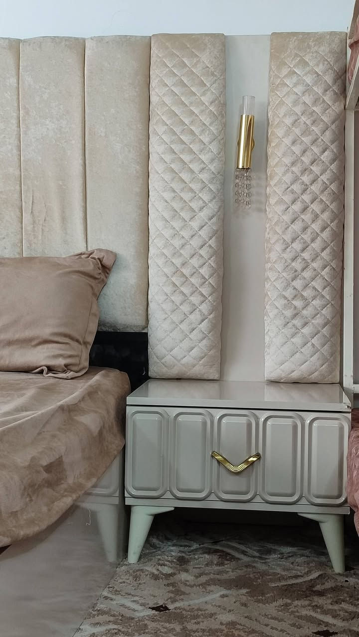 للبيع
غرفة تركية ((5) قطع) استعمال قليل ومشدودة مرة وحدة
+قاعدة حديد للتخت مخفية 
للتواصل :***********
***********
