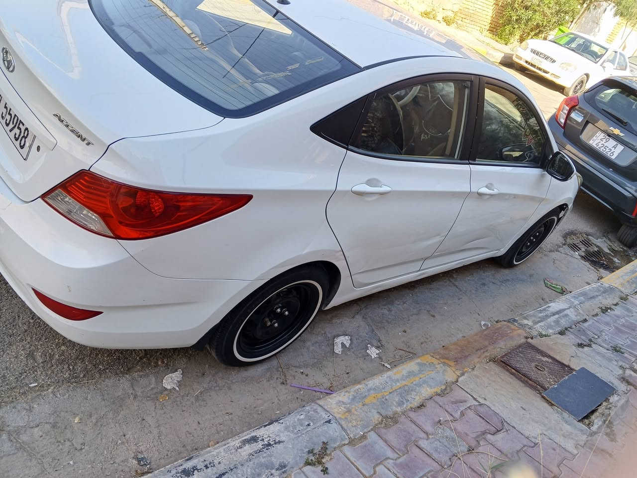 السلام عليكم 
اكسنت 2013 خليجي 
مكينه 1600
سعر 83  
مكينه كير تبريد كفاله تخم تاير دوشمه 
مكفوله من التبديل 
بيها  صبغ باب سايق  ونص جاملغ وربع التكمه 
ودوسه عكس السايق سونار بيهه 
*********** مامتواجد عل فيس
