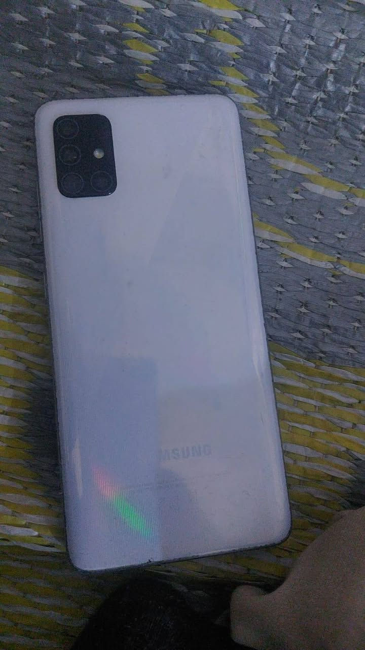 سلام عليكم تلفون البيع نضيف فوال نضافه بس البصمه ما تشتغل  سعر ١٤٠قفل فوال بوبجي  *********** شراي يتخل وتساب
