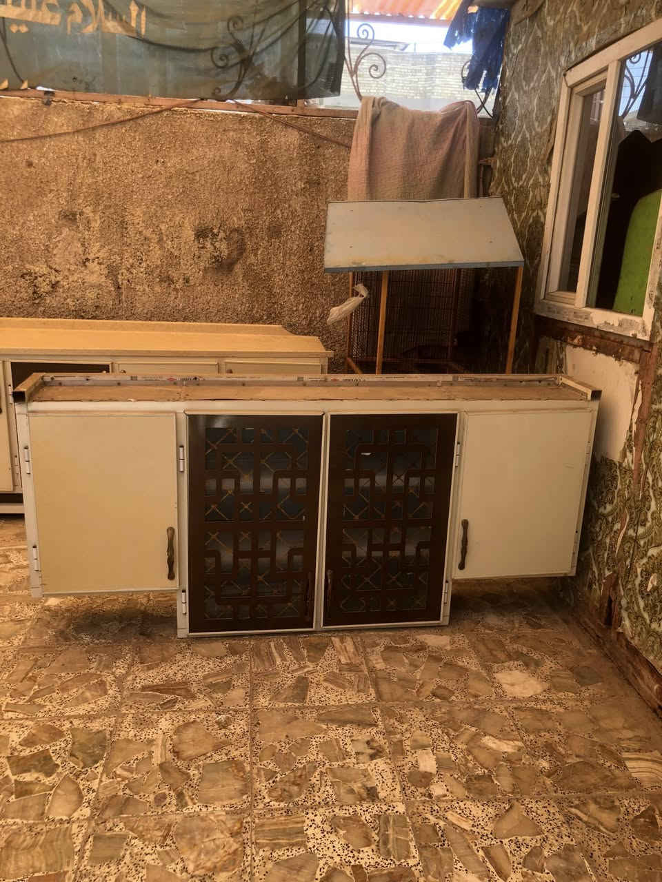 سلام عليكم كاونتر مرمر ستعماله قليل
3 قطع سعره 300 الف بغداد مدينة الصدر 
***********
