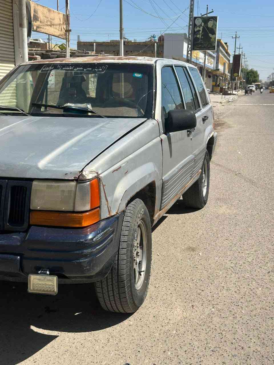 سلام عليكم جيب موديل ٩٣ مكينه وكير بطه ابو السنويه جيراني السياره خاليه من العيب الشرعي تخم تايرات السعر ٢٥ وبيه مجال ***********
