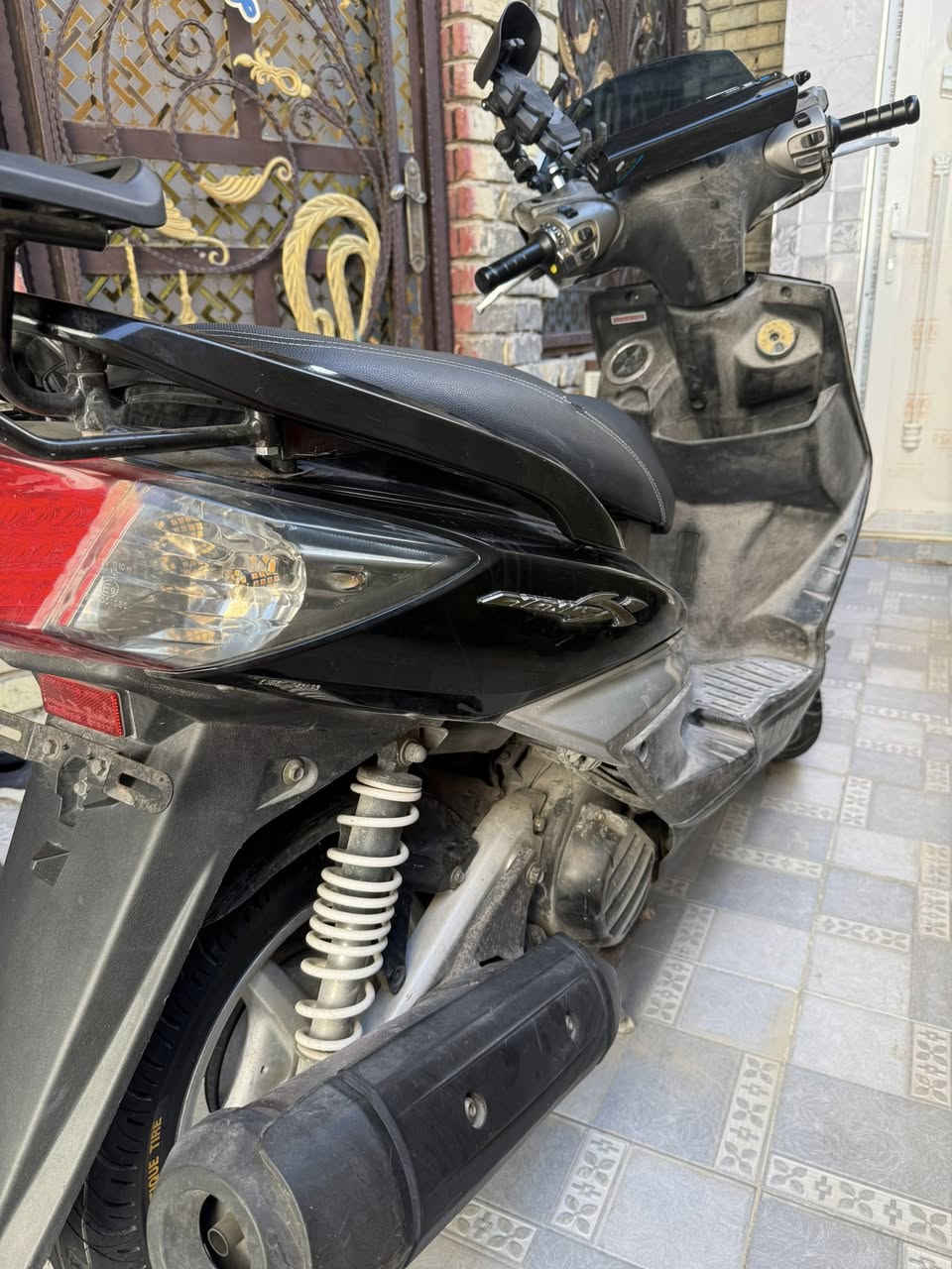 للبيع سكنس فحل ماصار شهر من نزلته من معرض بيت طارش دراجه ما مفتوحه برغي منهة بيهة كاسحه ومرايه أصليات السعر مليون 200وبيهة مجال عنواني البلديات ***********
