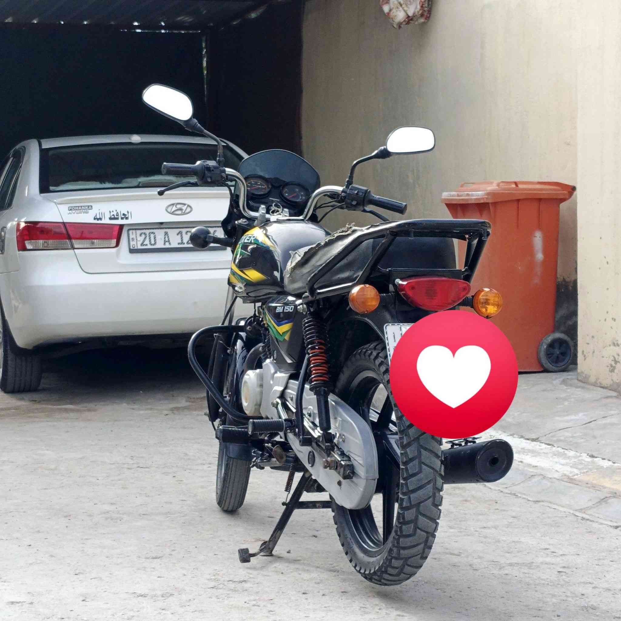 السلام عليكم دراجة بوكسر 2023 (رقم او سنوية تحويل ثاني يوم) مكينة خير من الله لا تبخير لا تنقص او ما مفتوحة المكينة كهربائيات كلهة شغالة كاملة على اخر حباية تايرات جدد او الدراجة خير من الله شلعة او معدل لا صوت بل مكينة ولا شي او للتوضيح ارقام بيهة ثنين بس اني شاد واحد مكاني ديالى بعقوبة بهرز للتواصل ***********
