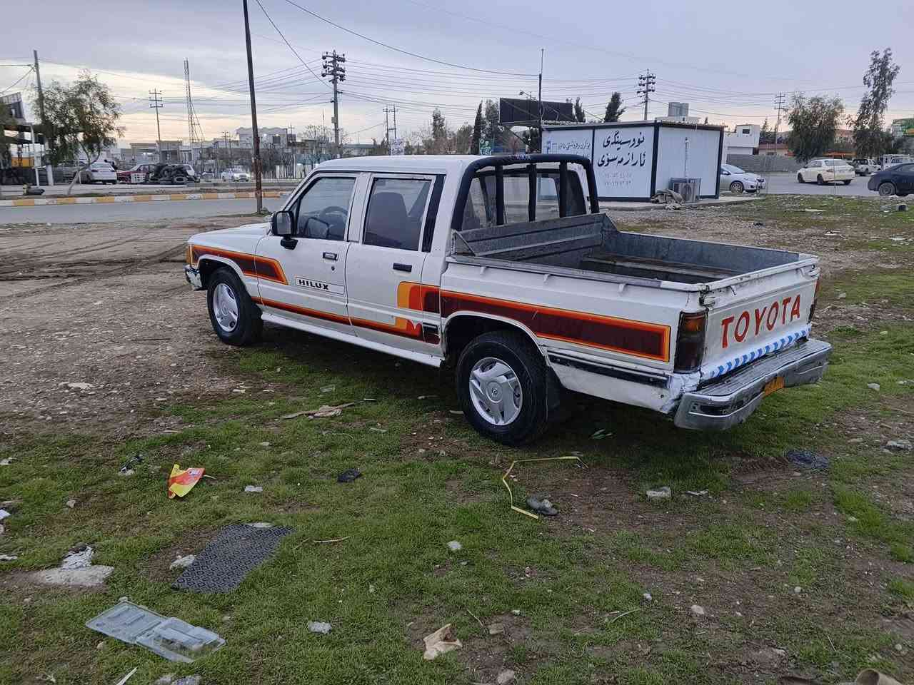 تويتا ياباني اسلي موديل 1988 مه كينه چوارواي پينج گير كراوه به ماگنيت سوكان پاوه ر    ئارمي پلاستيك سليماني به شه رتي ئارموو ئه وه ليات خه رامه براوه بي ده عم بي لي دراو بي خايسات حيزام بوياخه سه قفو شان بوياخ نيه چوار تايه تازه ي له ژيره پاتري تازه كاره باي گه رمي ه‍ه موي مه زبوته مه كينه و گير ئه كسل شانسي به شه رت.سعر .. 26.  گه لا و كه مي مه جال.                         ***********.                   ***********
