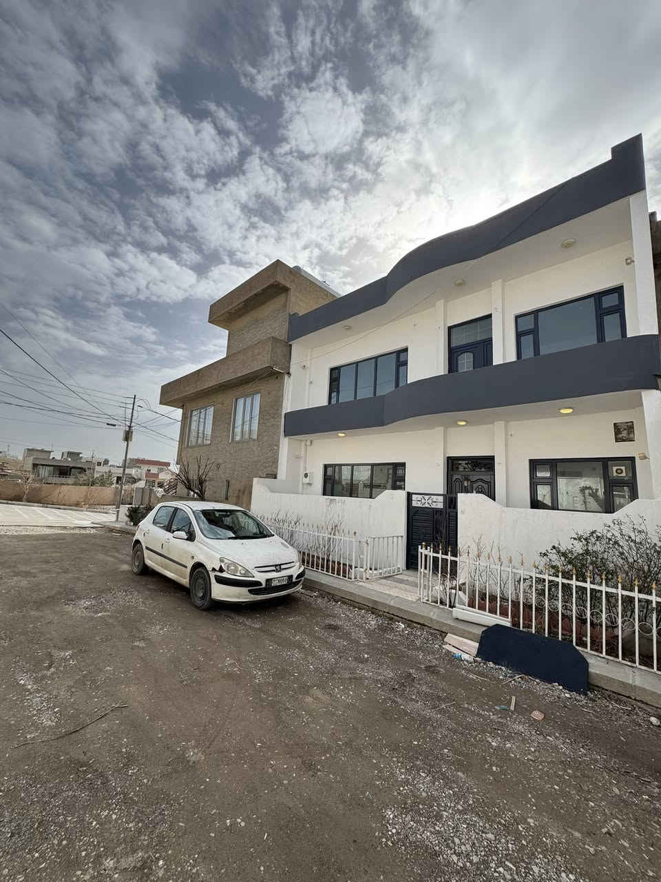 سەرەتا بەناوی خودا 
کۆدی /10907
خانوو بۆ فرۆشتن  
📍ناونیشان/ 60 کانی أبراهیم أحمد
نزیک مزگەوتی فەجر
📐ڕوبەر / 100 مەتر
📏پێشی/ 10 بە 10
🛣️شەقامی/ 12 مەتری
🌕 ڕوو / گۆیژە
🏗️پێکهاتوەلە/ 2 نهۆم  

نهۆمی یەکەم  ( میوان + هۆڵ + متبخ  + مشتملات + کراوە ) 

نهۆمی دوو ( + 3 نوستن + مشتملات )

تێبینی ( خانوەکە دوو قاتە بۆ یەک ماڵ ئەبێت )
ــــــــــــــــــــــ
🖊️/ بۆ زانینی نرخ  کۆمێنت بکە 
ــــــــــــــــــــــــ
بۆ پەیوەندی📞
☎️***********
☎️***********
ـــــــــــــــــــــــــــ
تۆی بەڕێز موڵکت هەیە دەتەوێت بیفڕۆشیت یان بیدەیت بەکرێ زانیاریەکانمان بۆ بنێرە هاوکارتان دەبین 
‏‎*********** ☎️واتس ئاپ"فایبەر 
‏‎یان سەردانی نوسینگەی(جوانی موڵك)بكەن
‏‎ناونیشان"ئیبراهیم ئەحمەد"بەرامبەر دیلان سیتی
