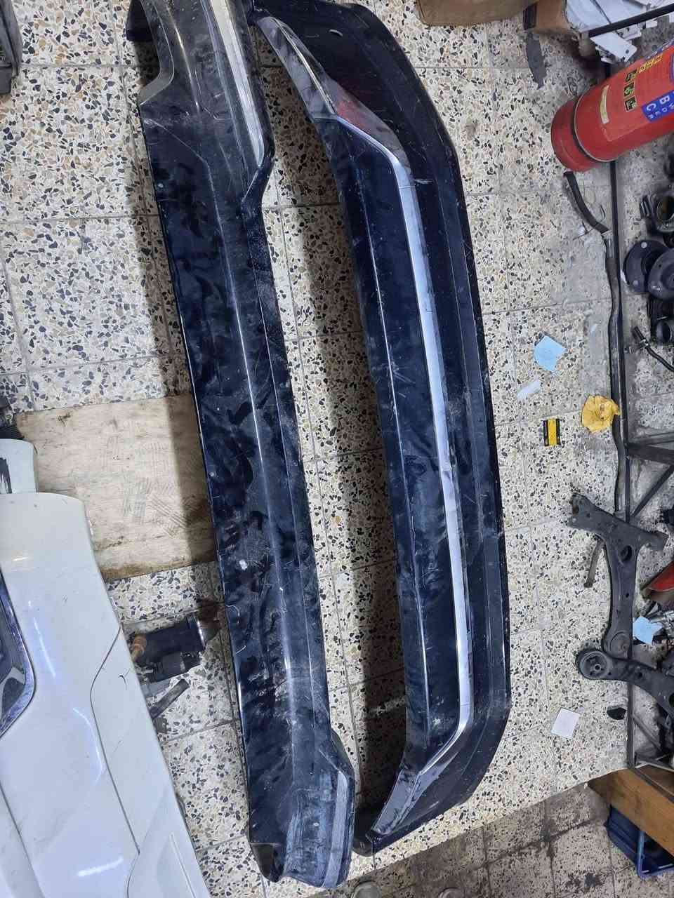 السلام عليكم اخواني تتوفر دفيوزر لاندكروز اصلي الي يحب يحدث او يضيف الى سيارتھ جمالية للبيع وبسعر مناسب مع الشد والتركيب للتواصل ارقامي ***********/ ***********
