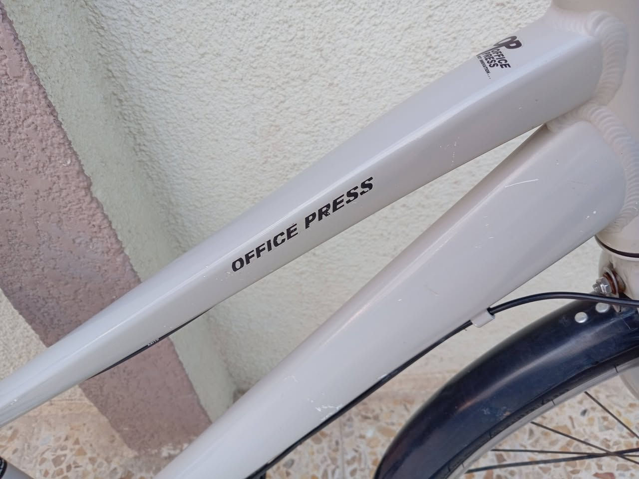 سلام عليكم 
دراجه #ترحال ماركة #OFFICE_PRESS اوفيس بريس

ماركه عالميه غنيه عن التعريف صنع ياباني اصلي 🇯🇵
حجم 28 (C700) قياس 46 ...لون مميز 
فول المنيوم لشه مضلع حديث ...
تصميم انسيابي و عصري موديل 2021
سستم شيمانو تورني ..بدالات 7X1 #شاشه حديث
وياله طبقتين مصممه لتحمل الاوزان والطسات
سيبايه #MAX مصممه للترحال وتحمل الاوزان ...
قفل بلادي اصلي
دراجه كامله وجاهزه 100٪

#المكان_موصل جانب الايسر....السعر  (180)
#يوجد_توصيل_محافظات


**إذا كنت صاحب هذا الإعلان وتريد حذفه لأي سبب، رجاءا أرسل رسالة إلى الدعم الفني**